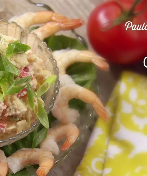 bowl of paula deen soda cracker salad with crushed saltines tomato and egg